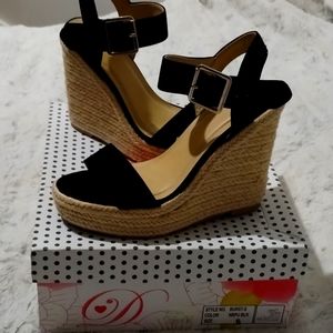 Black wedge sandals size 6